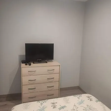 Entierement Refait A Neuf A 150 M De La *